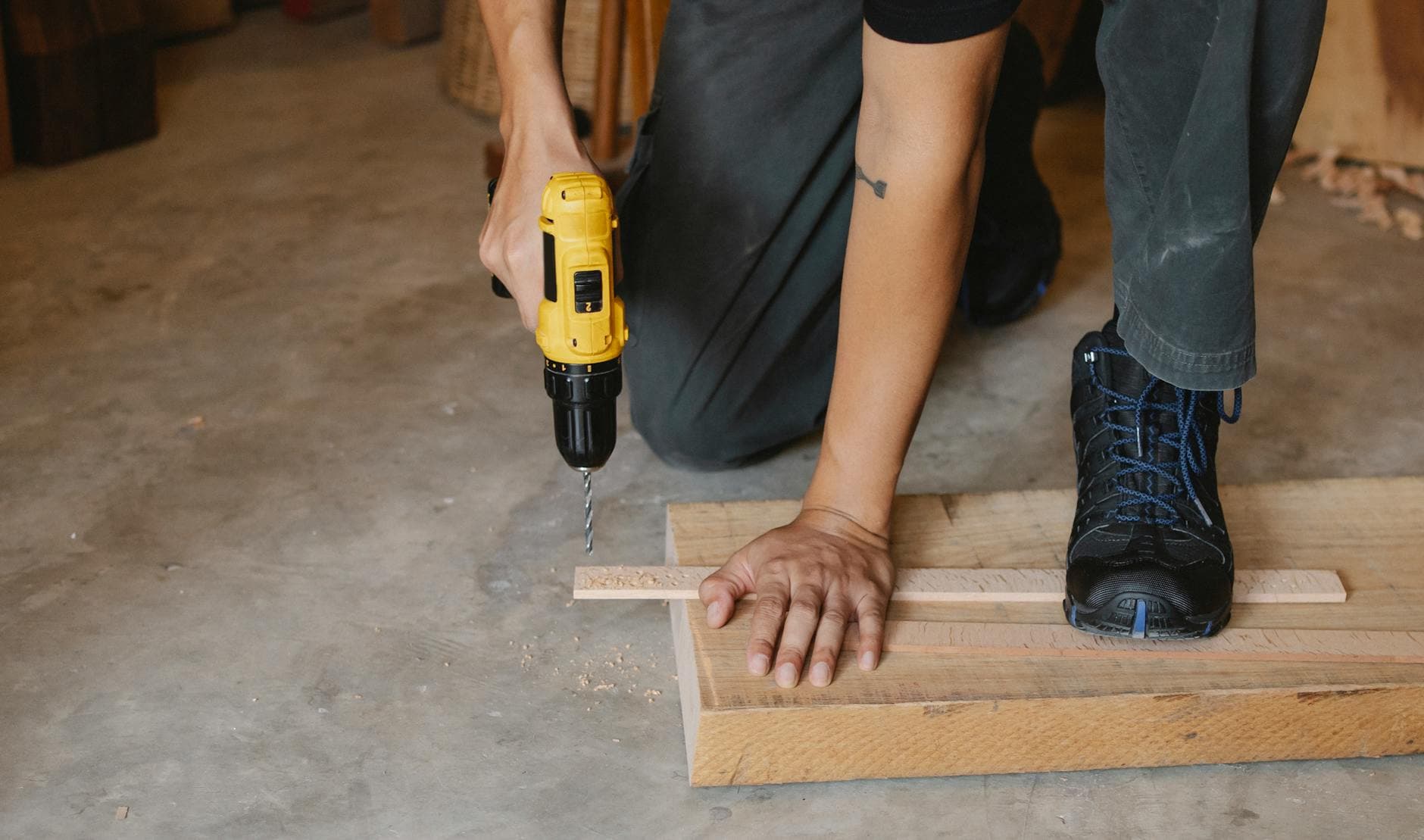 Parquet qui grince : 5 solutions simples pour l'arrêter soi-même — astuce bricolage