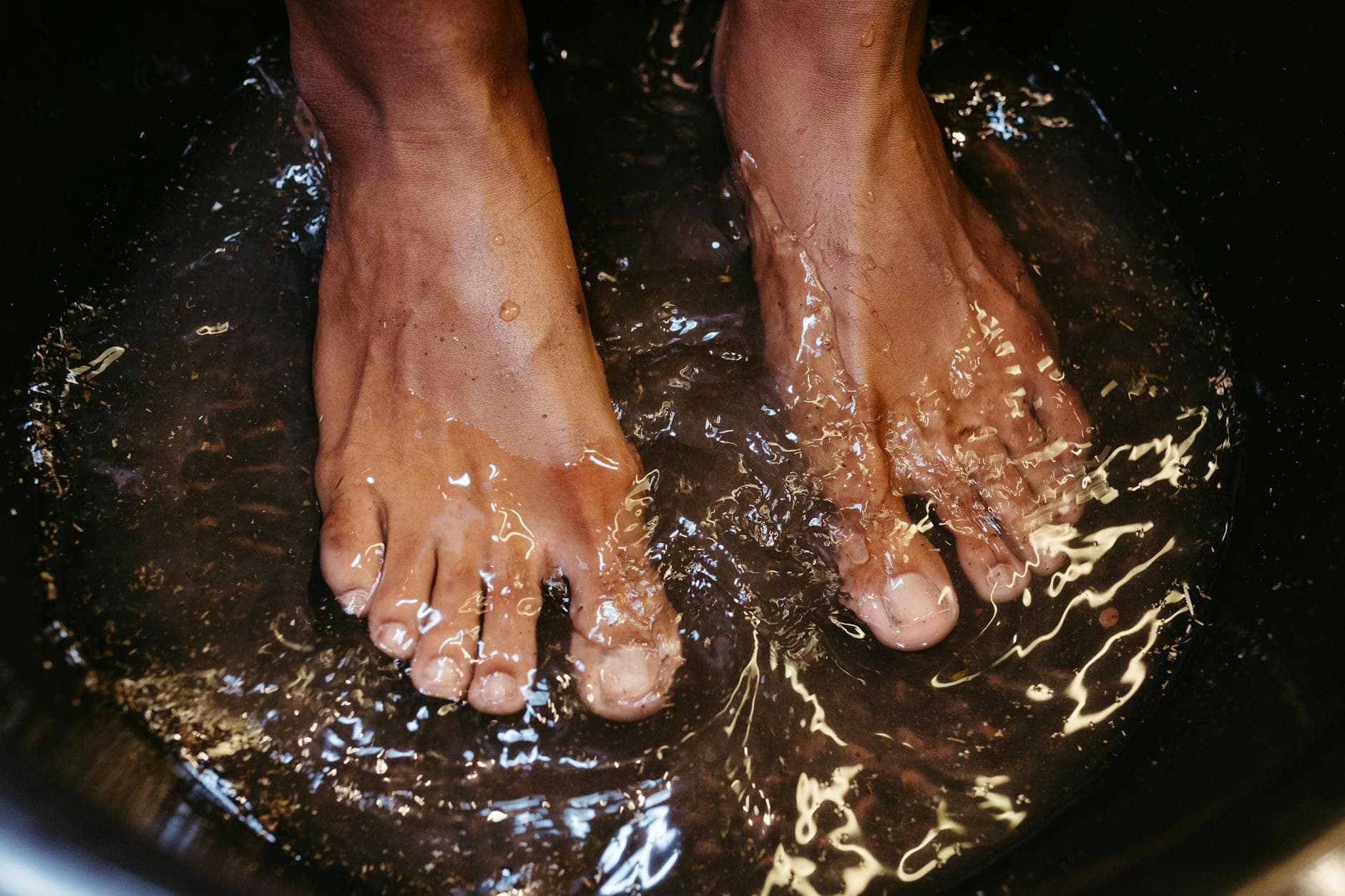 Bain détox pour les pieds — recettes naturelles apaisantes [Naturel] — astuce santé