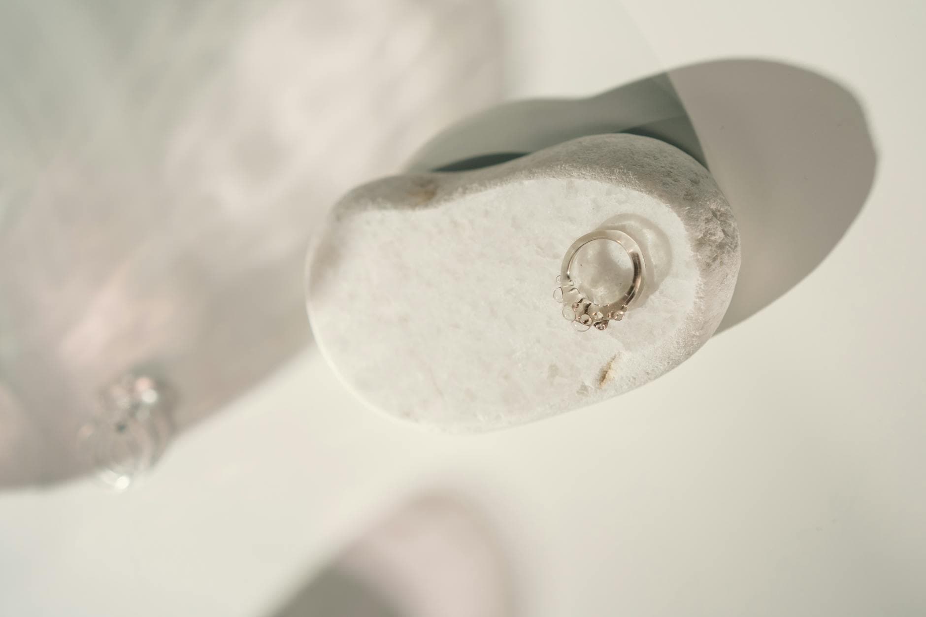 Comment nettoyer des bijoux en argent noircis [Astuce] — astuce nettoyage BonneAstuce.fr