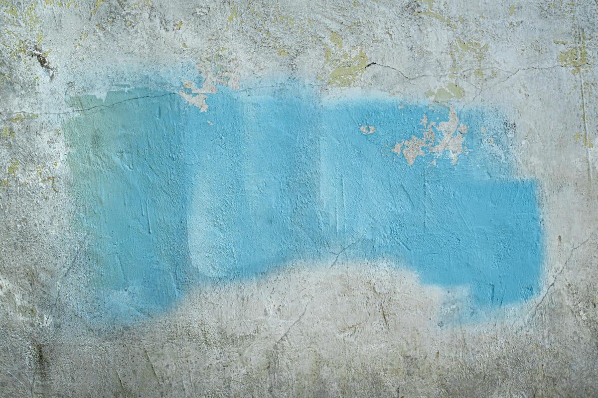Comment reboucher un trou dans un mur en plâtre [Facile] — astuce bricolage BonneAstuce.fr