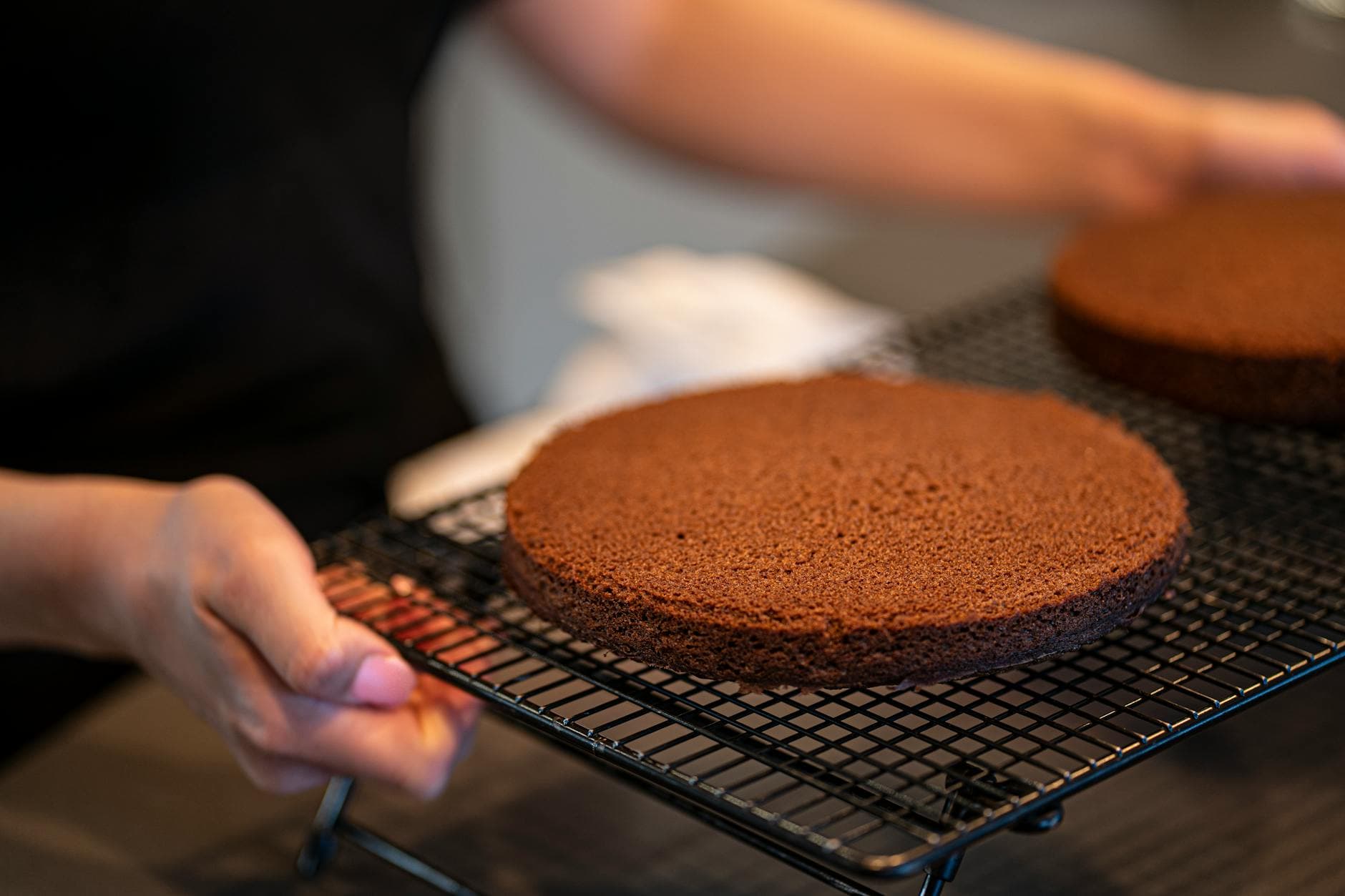 Réussir son gâteau au chocolat moelleux : les secrets des pâtissiers [Facile] — astuce cuisine