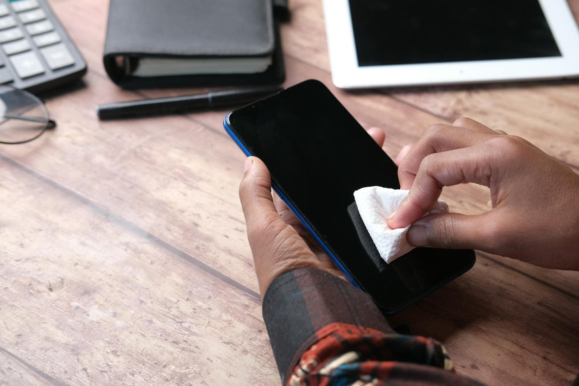 Nettoyer et désinfecter son téléphone [Astuce] — astuce nettoyage BonneAstuce.fr