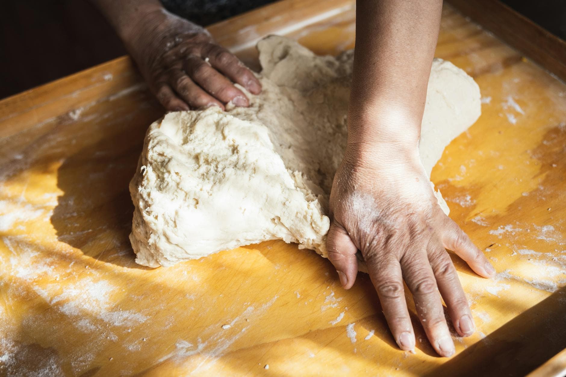 Pétrir la pâte à pain à la main comme un boulanger [Facile] — astuce cuisine BonneAstuce.fr