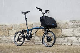 Brompton Electric C Line — Le pliable de référence