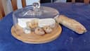 Cloche à fromage avec plateau