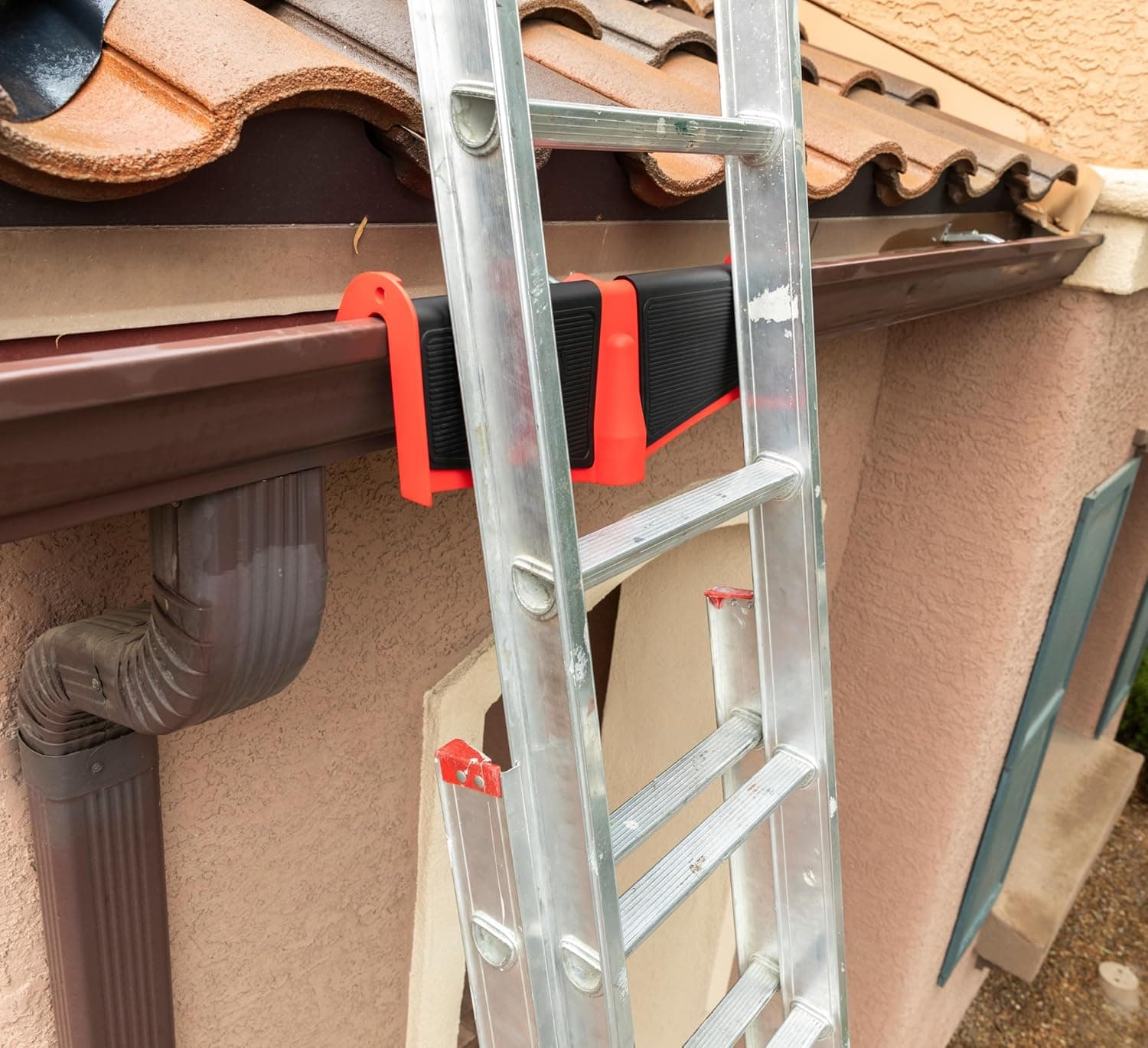 Stabilisateur d'échelle en V