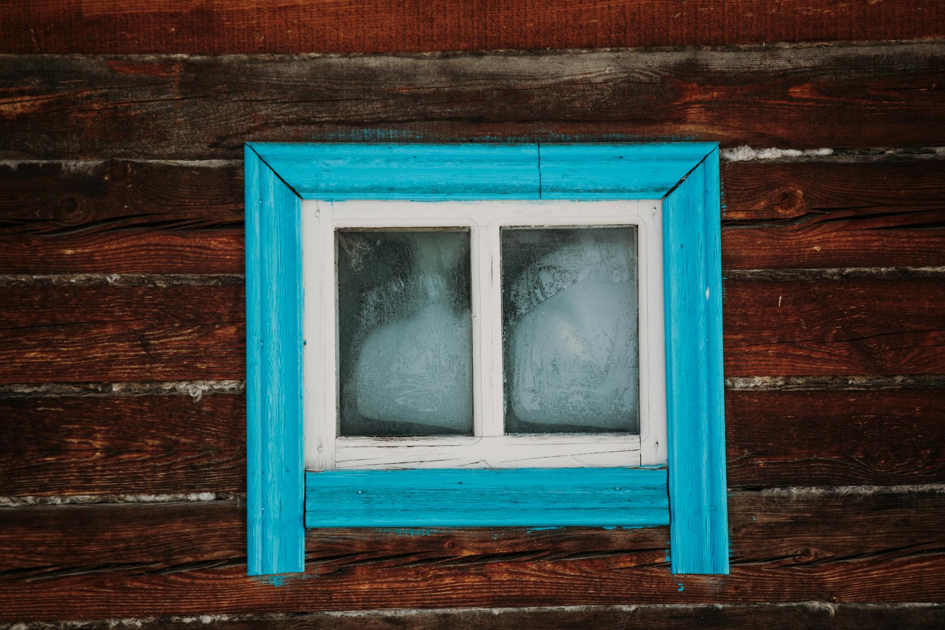 Isoler ses fenêtres pour l''hiver : économisez sur votre chauffage [Facile]