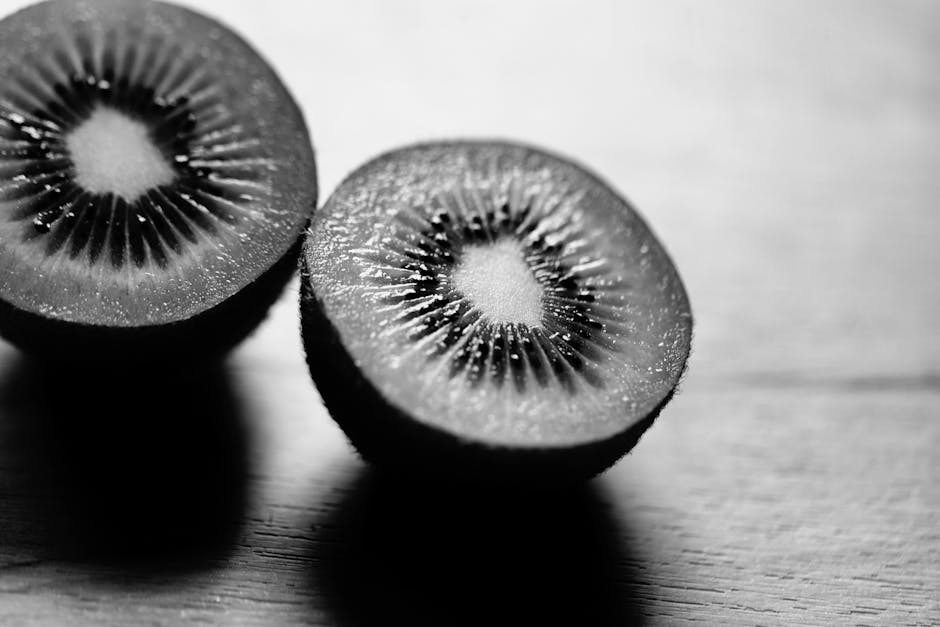 Éplucher un kiwi facilement : 4 techniques rapides sans couteau spécial [Facile]