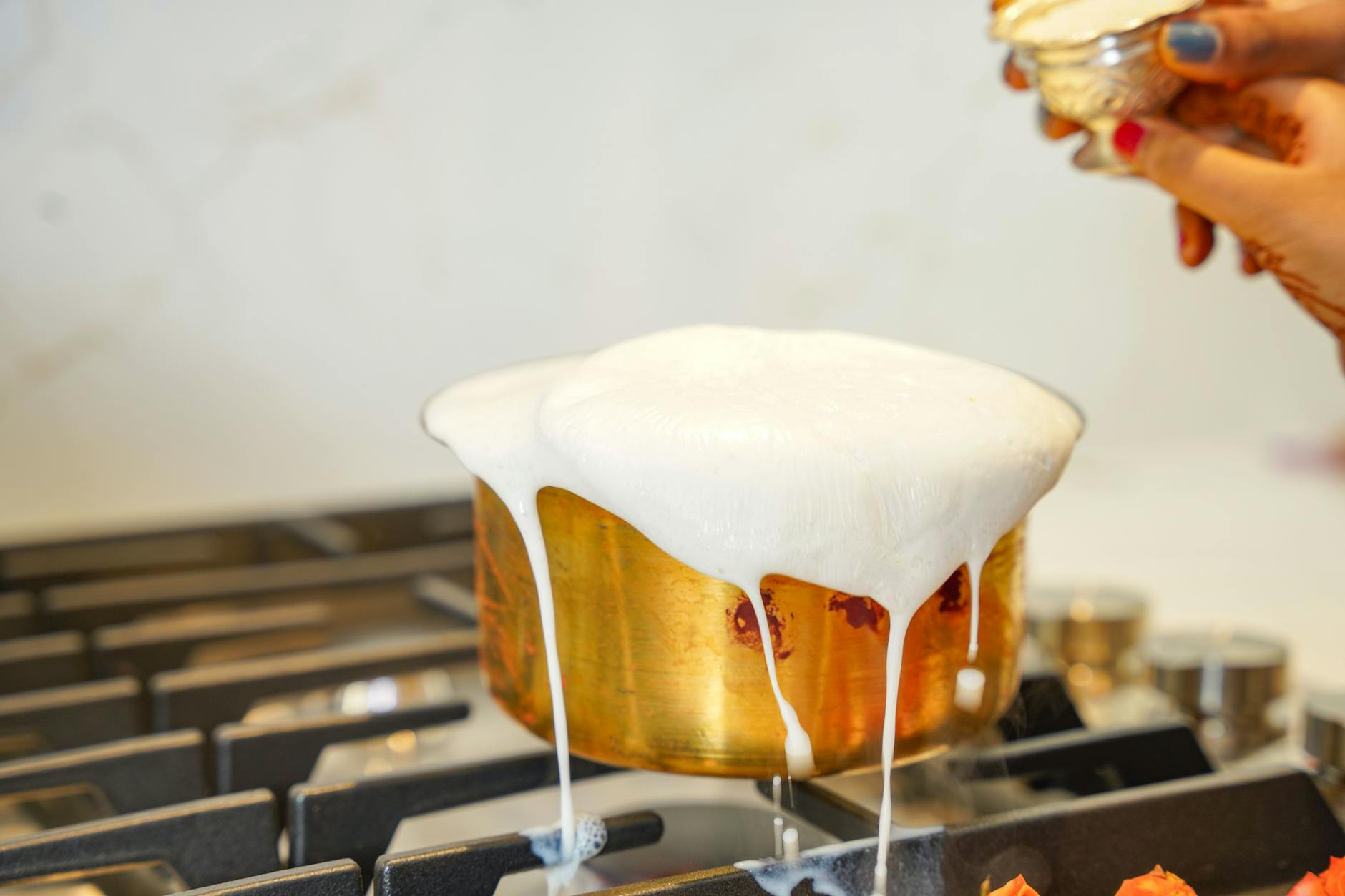 Éviter que l'eau des pâtes déborde [Facile]