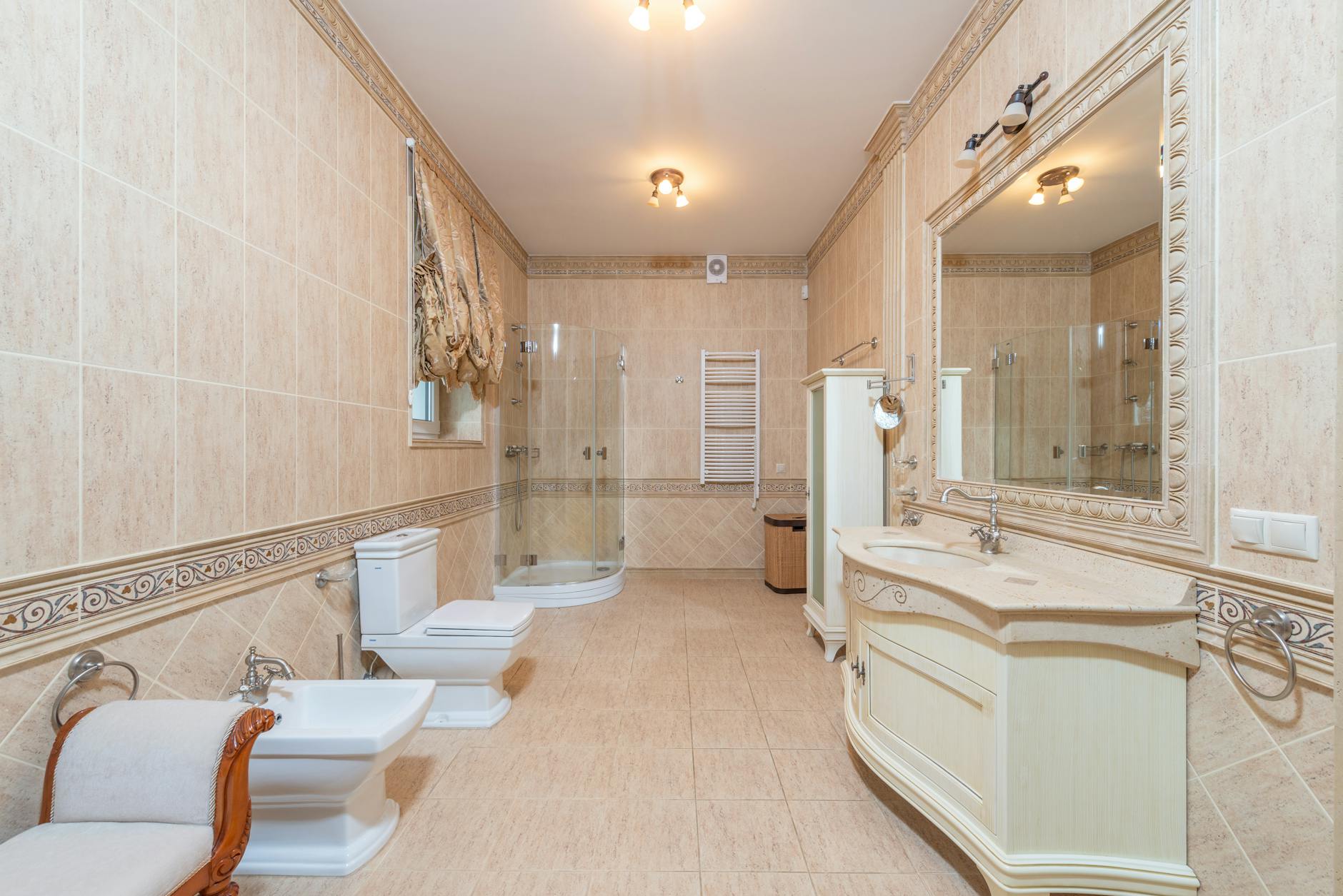 Nettoyer le rideau de douche plein de moisissures [Astuce]