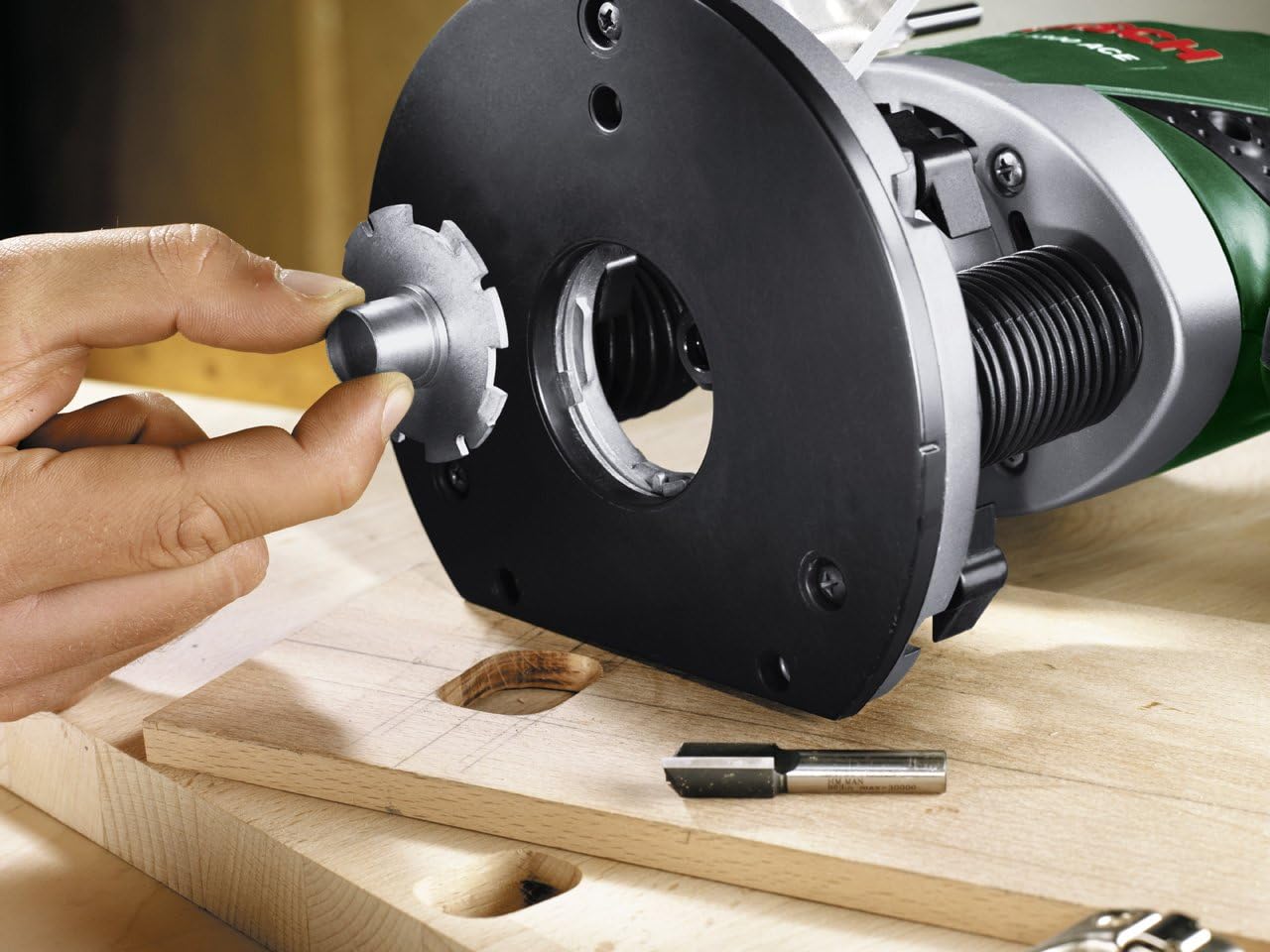 Bosch POF 1400 ACE + Kit 6 fraises