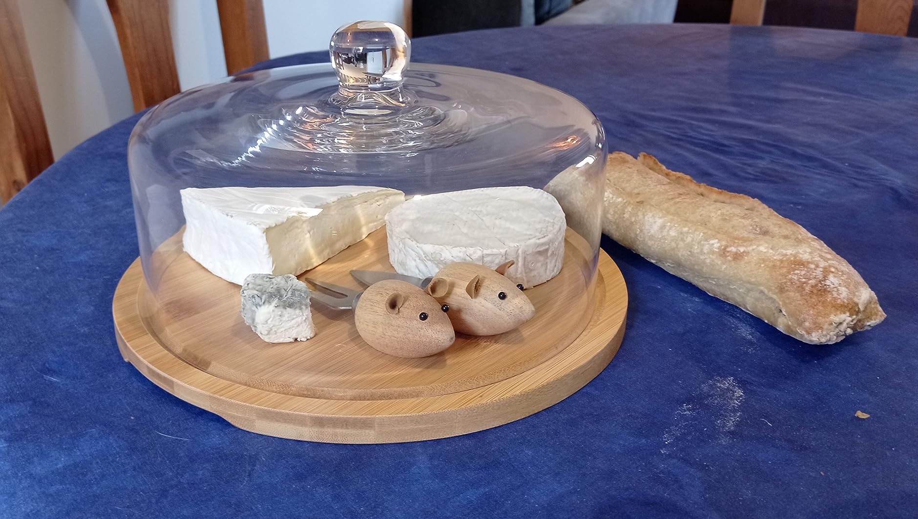 Cloche à fromage avec plateau
