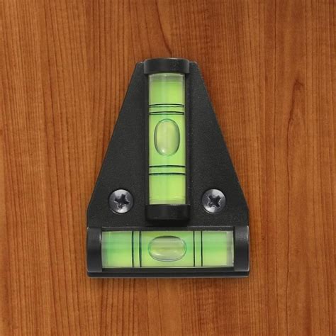 Niveau à bulle et fil à plomb